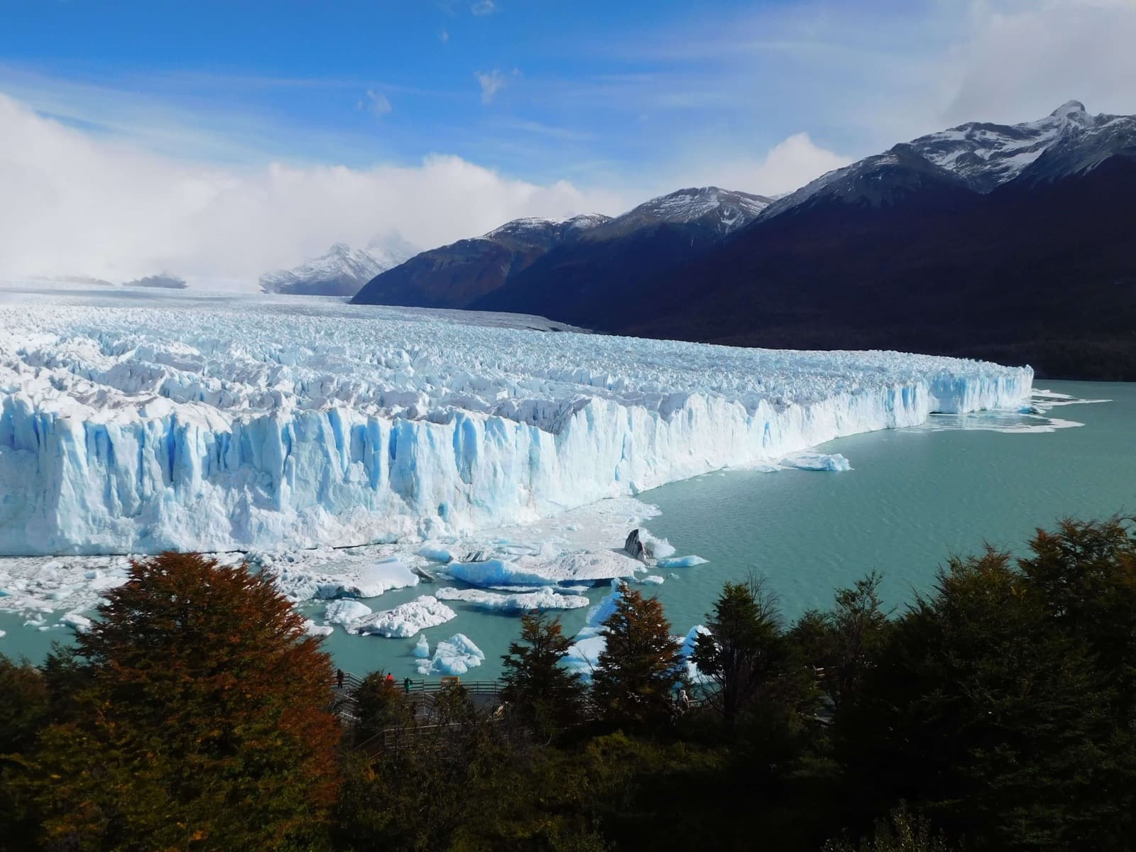 Panoramic view of the Perito Moreno glacier and its turquoise lake near El Calafate