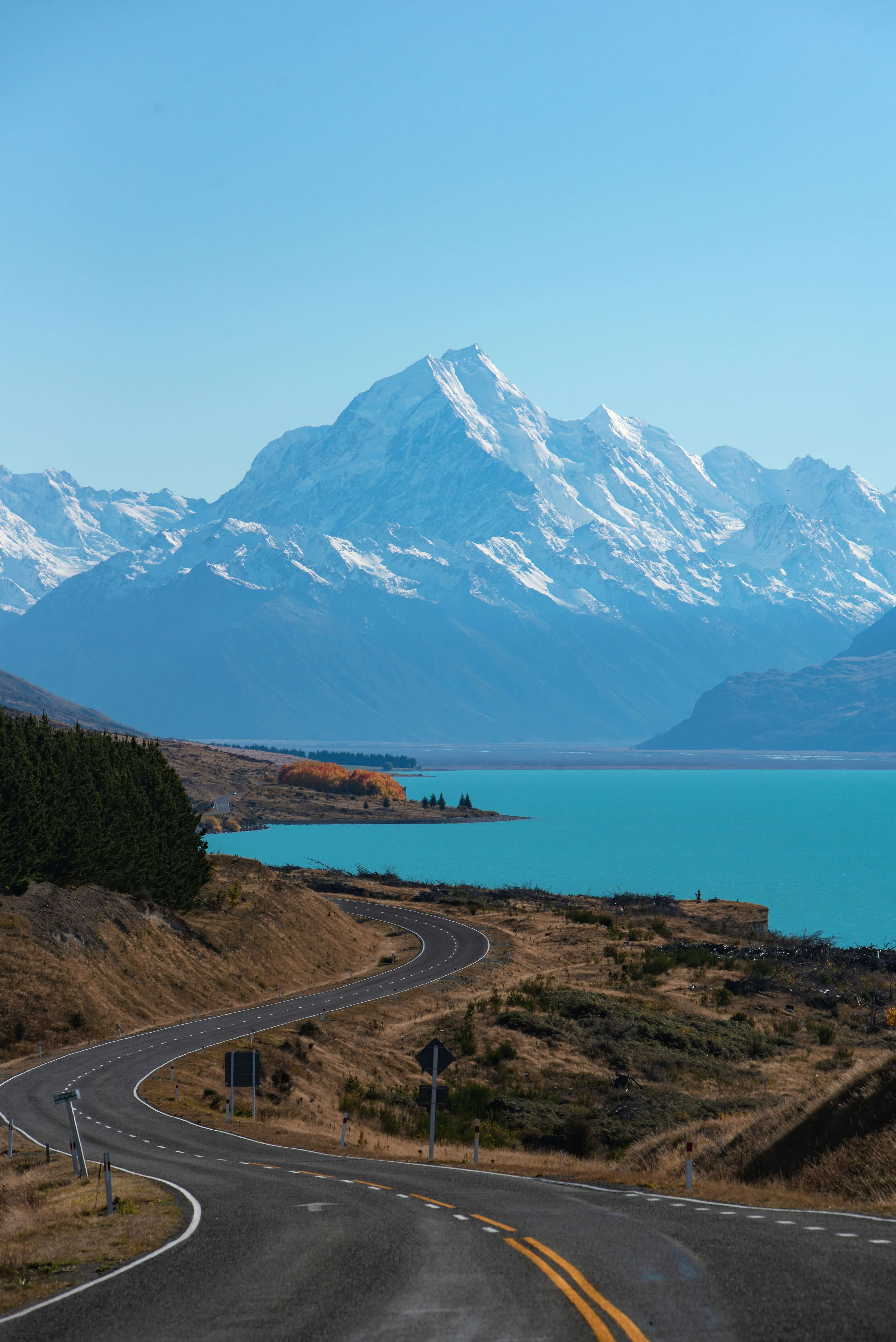 Route panoramique menant vers le Mont Cook en Nouvelle-Zélande