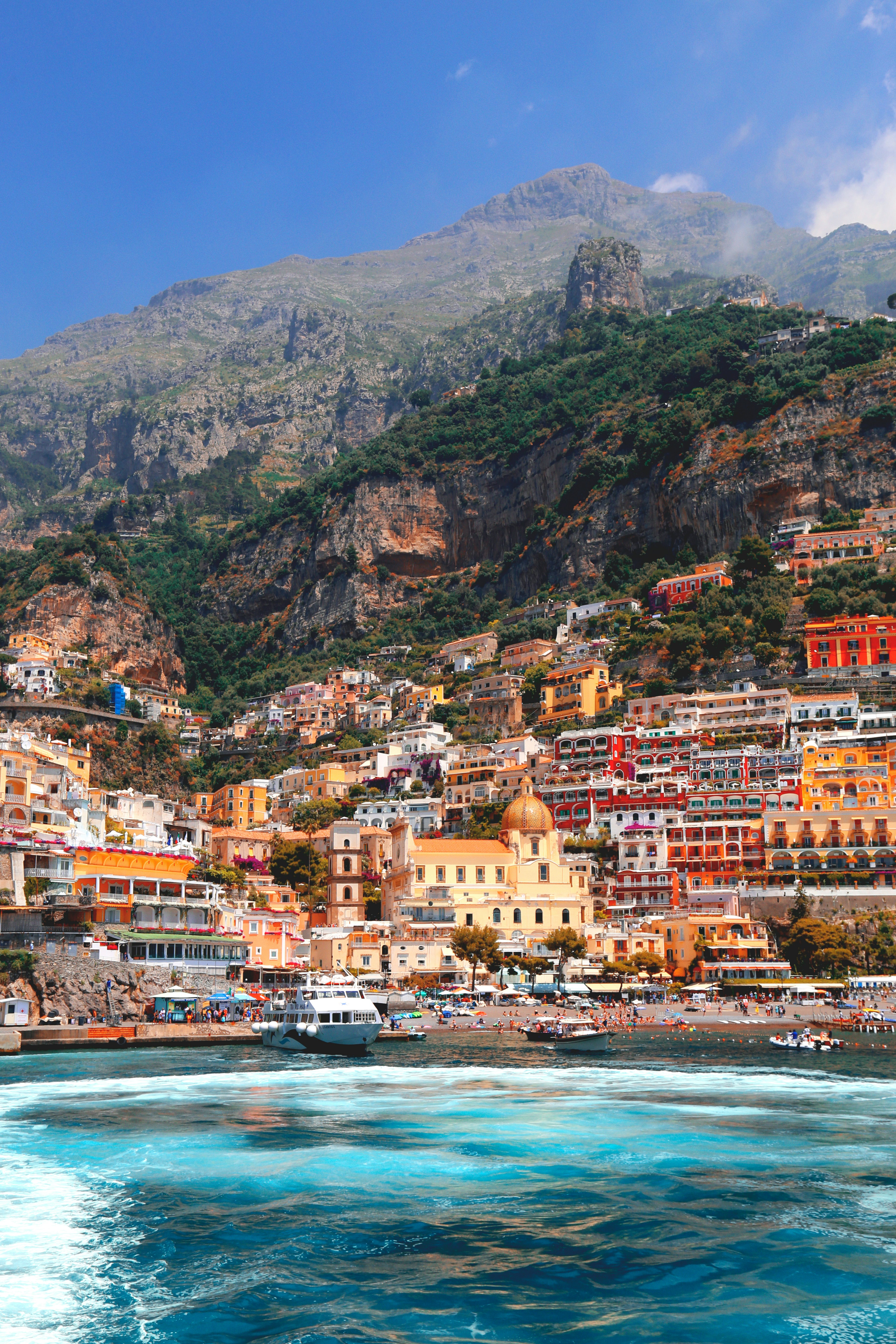 Vue sur Positano et la mer depuis la côte amalfitaine